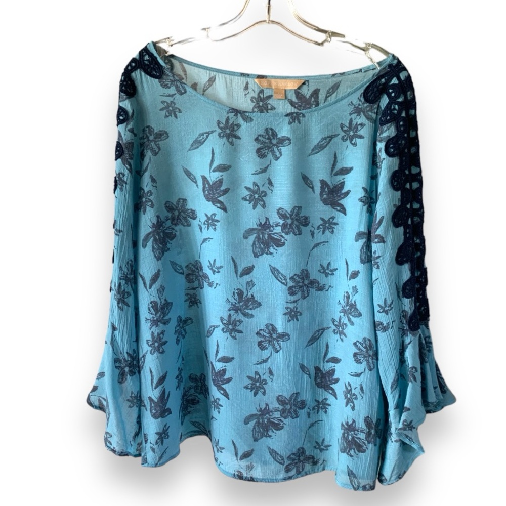 Hope & Harlow L Pullover Blouse Blue Floral 3/4 Bell Sleeve Applique Emb…